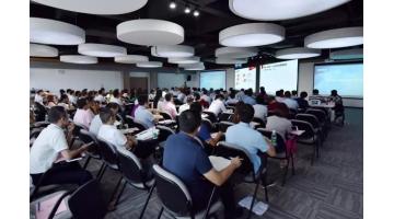 交“成绩单” 立“军令状”——幸运传世举行2017上半年经济分析会