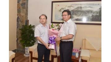 广西壮族自治区副主席黄日波慰问幸运传世董事长王双飞