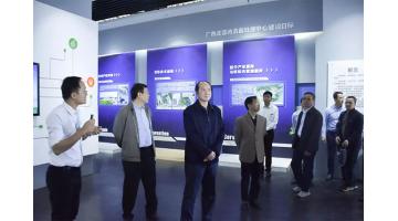 广西壮族自治区党委常委、秘书长黄伟京莅临幸运传世“北部湾表面处理中心”调研